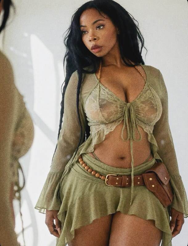 Aria Artizte nude photo 3