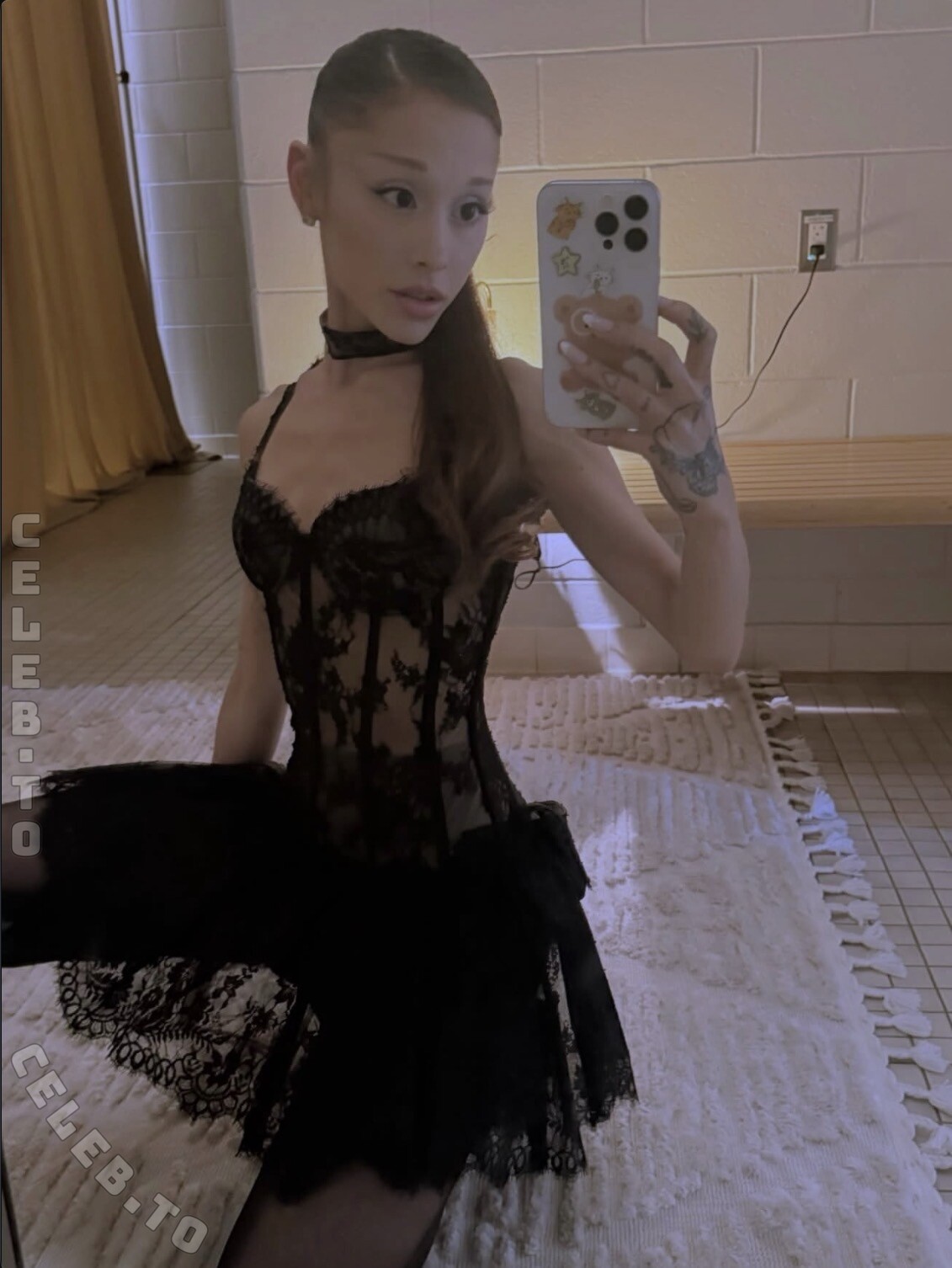 Ariana Grande nude photo 3