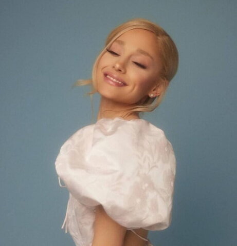 Ariana Grande nude photo 18