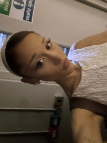 Ariana Grande Hot (7 photos)