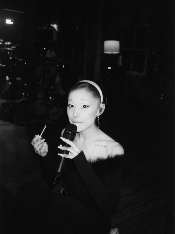 Ariana Grande nude photo 7