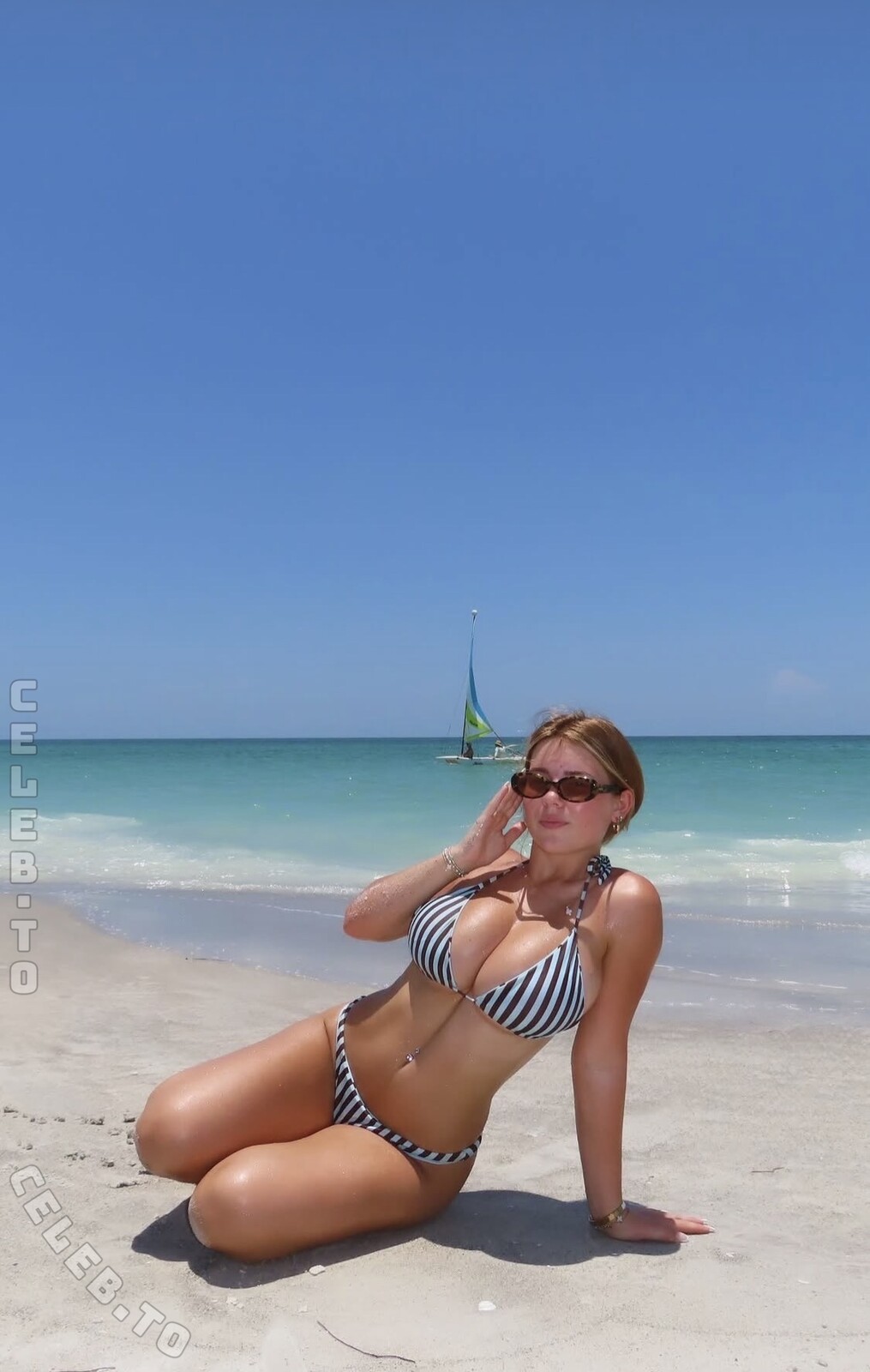 Ariana White nude photo 3