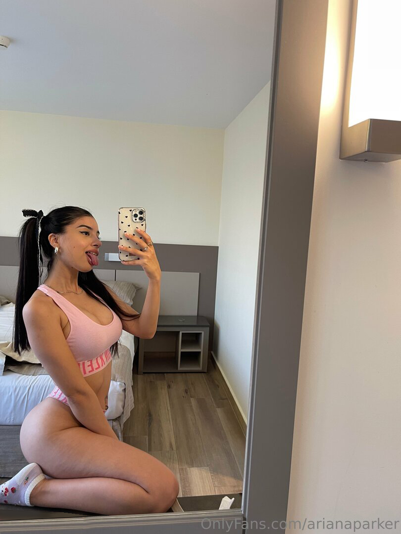 Arianaparker nude photo 3