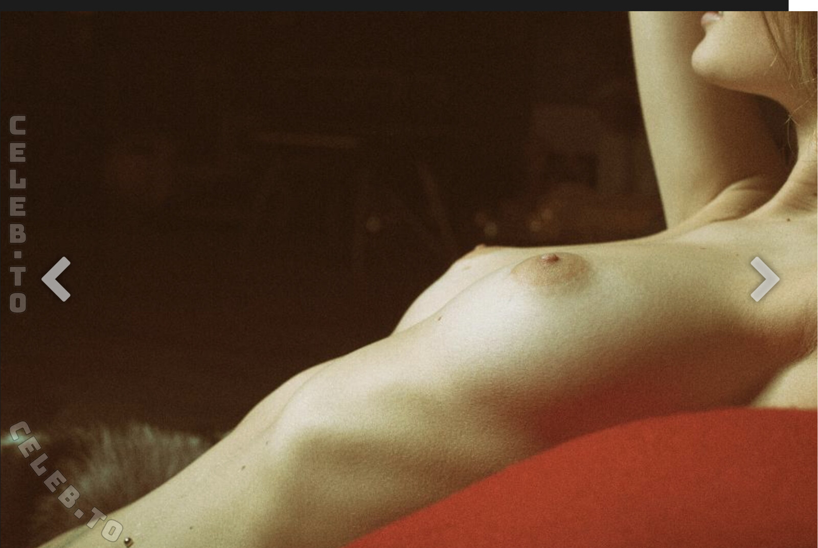 Arianna Flowing nude photo 2