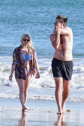 Ariel Winter nude photo 9