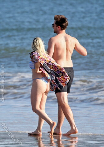 Ariel Winter nude photo 7