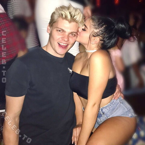 Ariel Winter nude photo 43