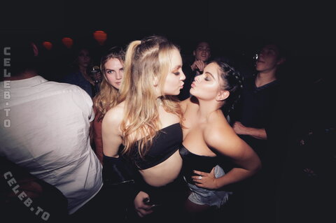 Ariel Winter nude photo 40