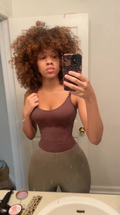 Ariel nude photo 1