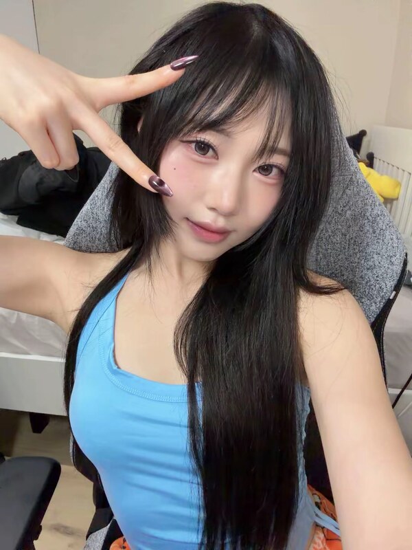 arii nude photo 2