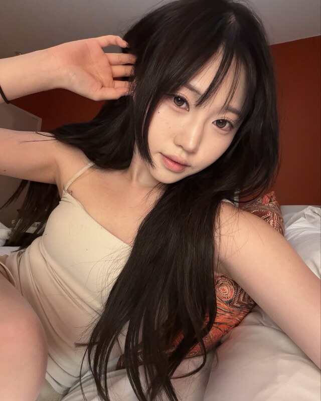arii nude photo 2