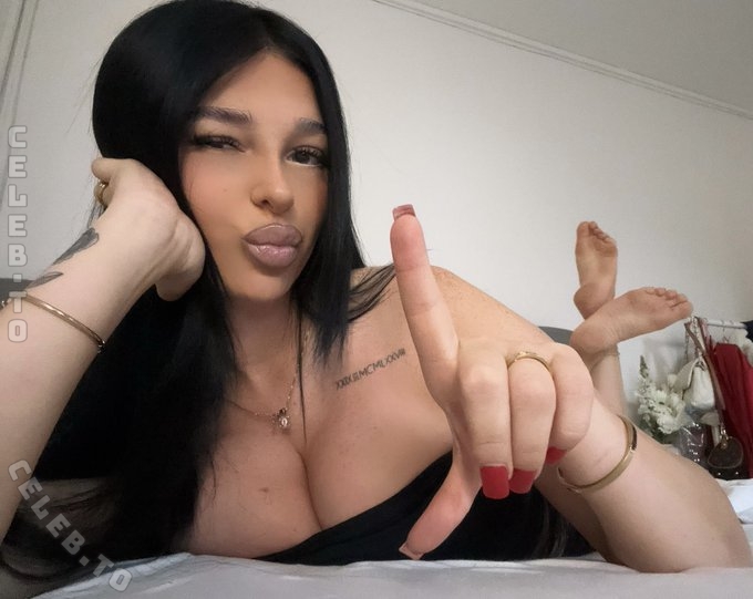 Arina nude photo 3