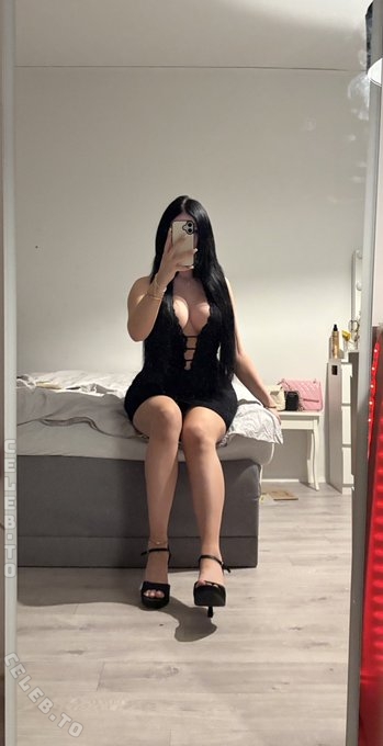 Arina nude photo 9