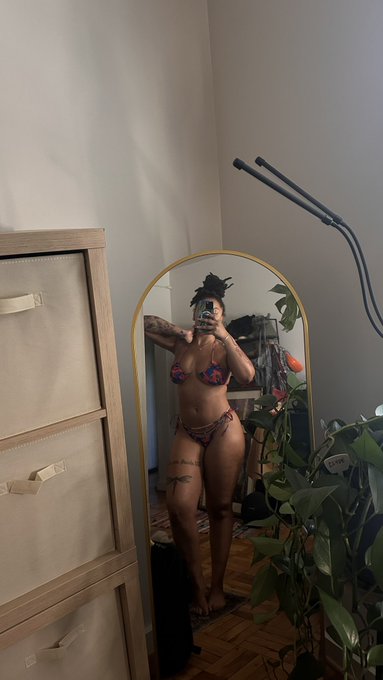 artless_space nude photo 1