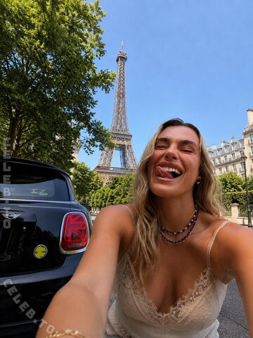 Aryna Sabalenka nude photo 17