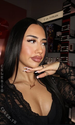 Asaliraniii nude photo 8