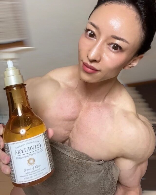 Asami Yamada nude photo 1