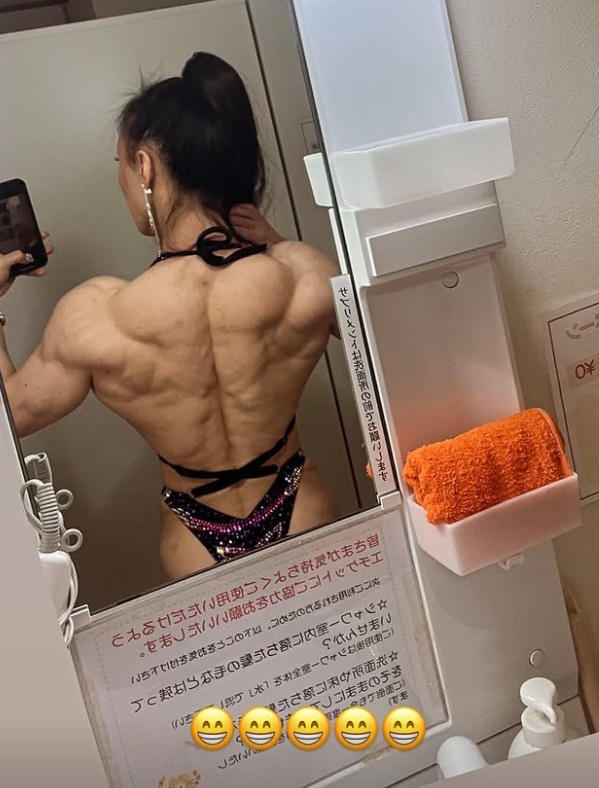 Asami Yamada nude photo 2