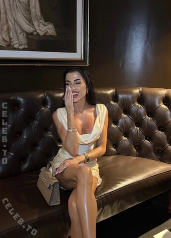 Asena Neuhoff nude photo 4