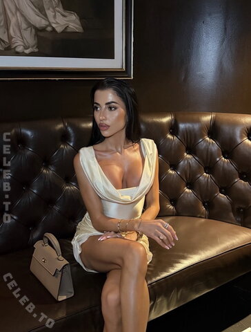 Asena Neuhoff nude photo 2