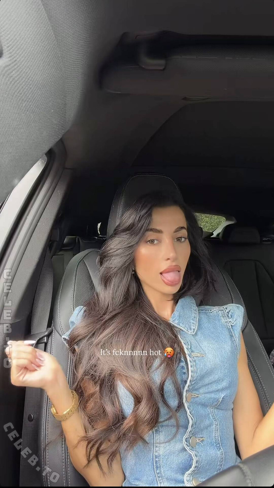 Asena Neuhoff nude photo 2
