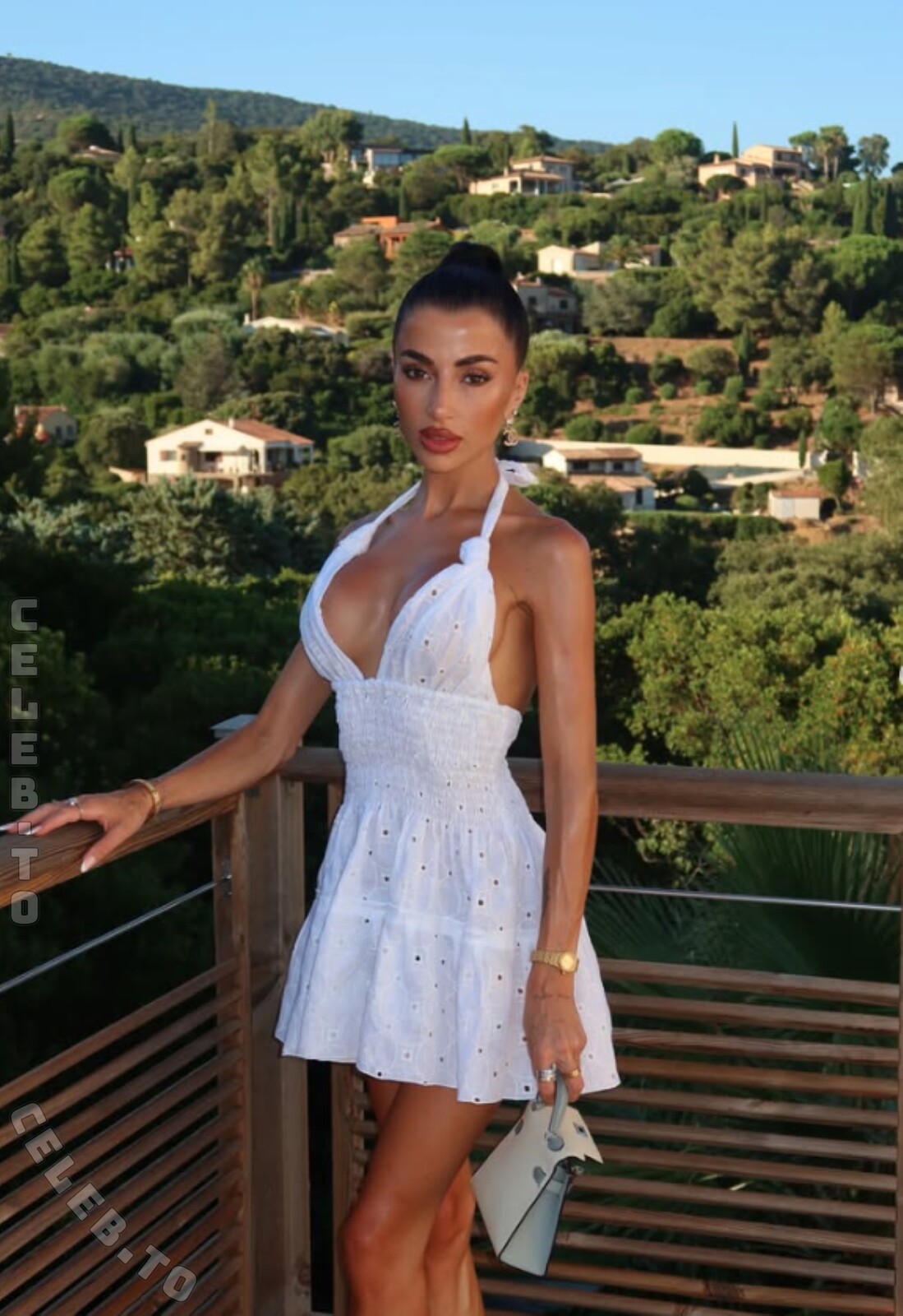 Asena Neuhoff nude photo 4