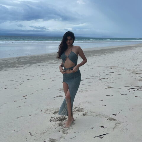 Asfa Sinha nude photo 14