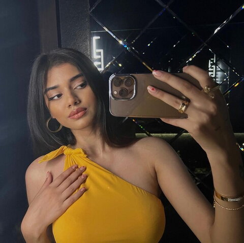 Asfa Sinha nude photo 2