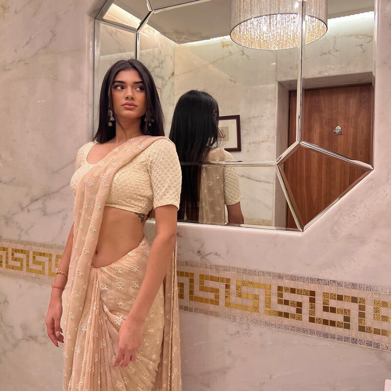 Asfa Sinha nude photo 26