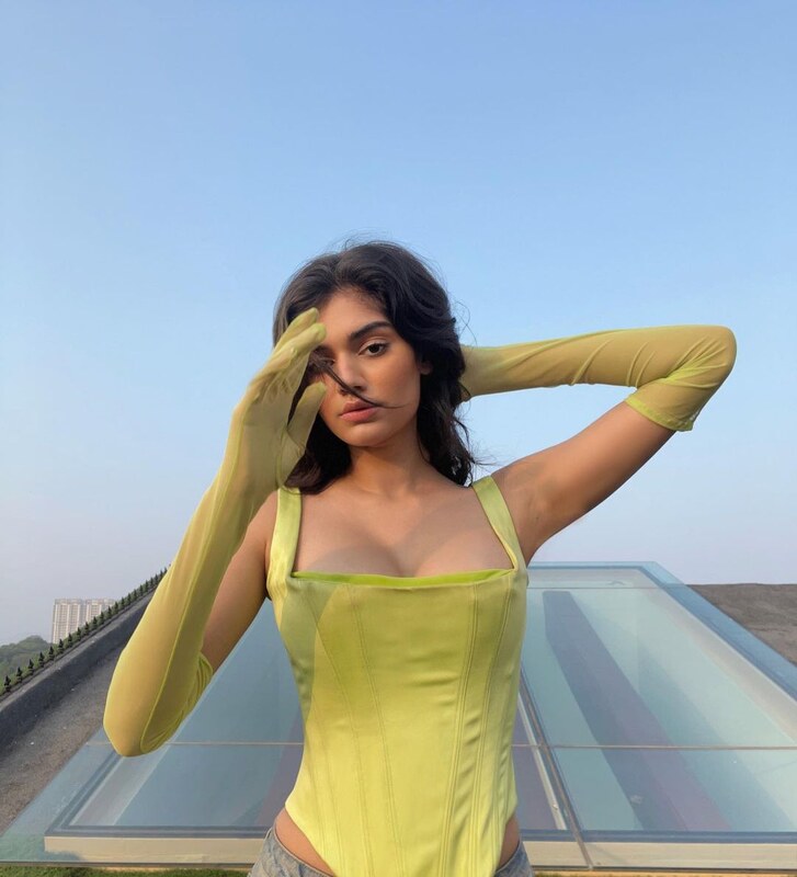 Asfa Sinha nude photo 39