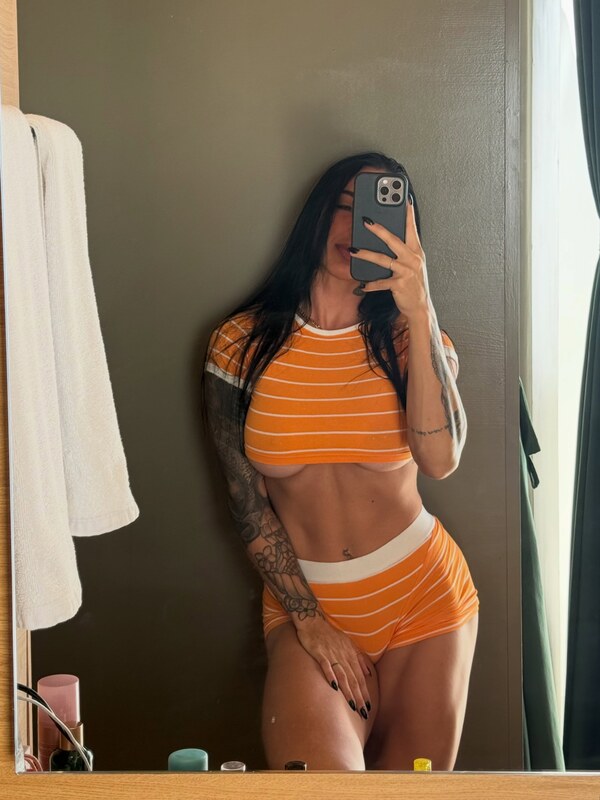 ashhentrekin nude photo 3