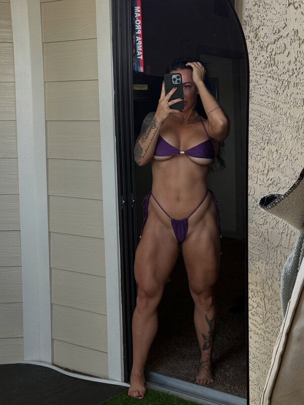 ashhentrekin nude photo 3
