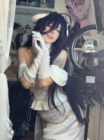 ashisbees nude photo 5