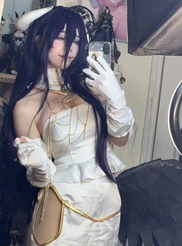 ashisbees nude photo 3