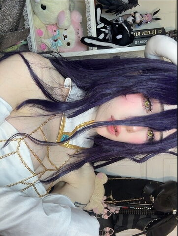 ashisbees nude photo 2