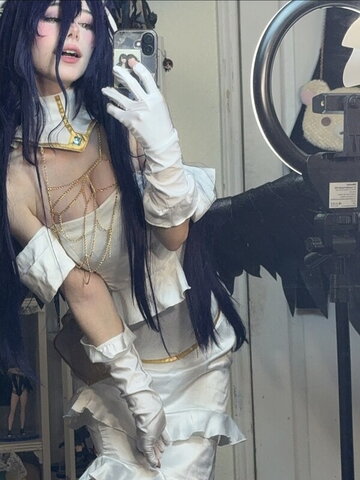ashisbees nude photo 1
