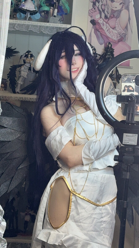 ashisbees nude photo 7