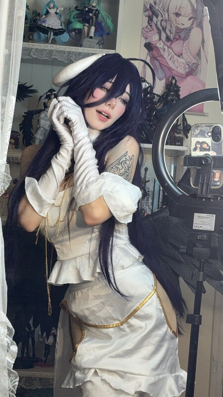 ashisbees nude photo 8