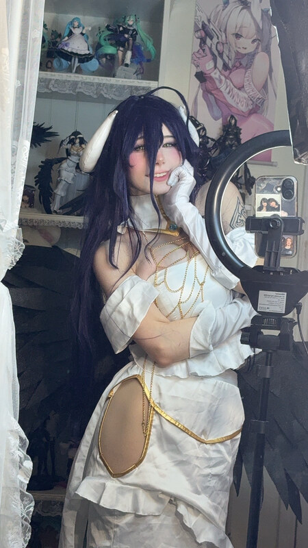 ashisbees nude photo 9