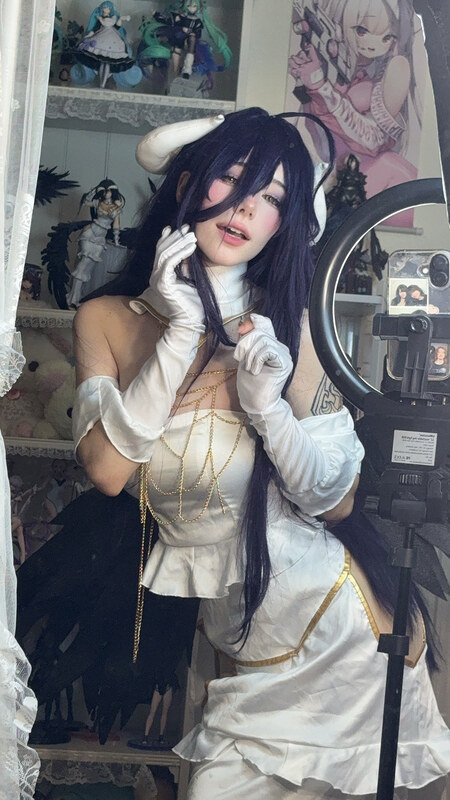 ashisbees nude photo 10