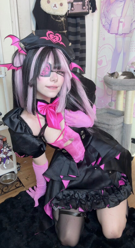ashisbees nude photo 7