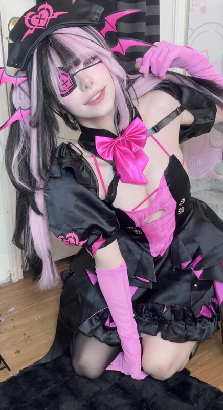 ashisbees nude photo 10