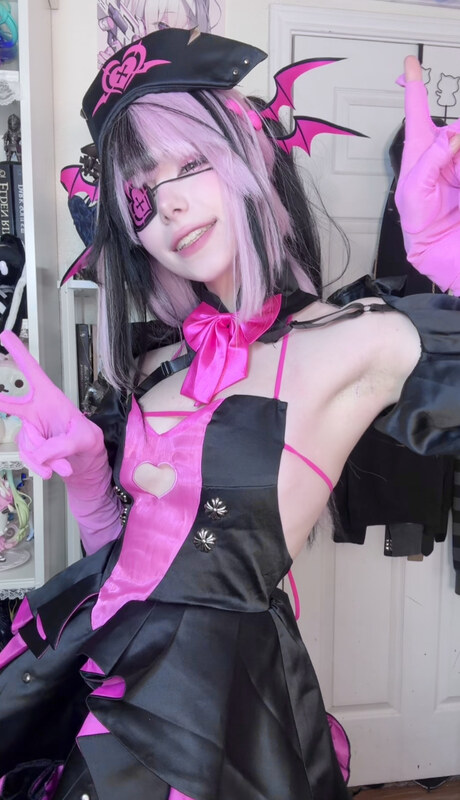 ashisbees nude photo 15