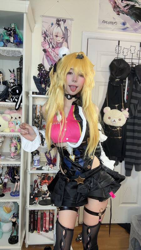 ashisbees nude photo 1