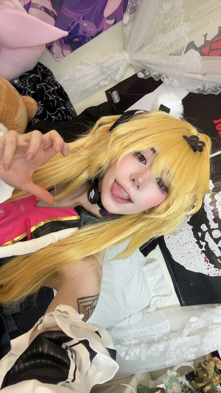ashisbees nude photo 3