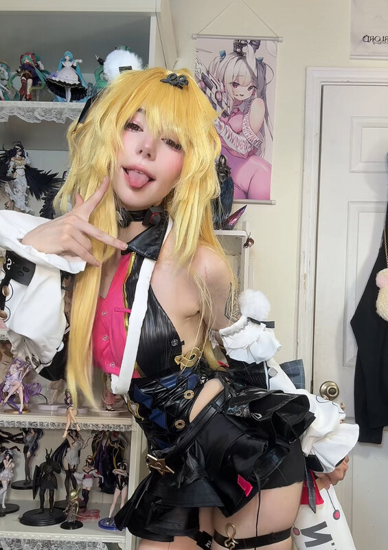 ashisbees nude photo 8