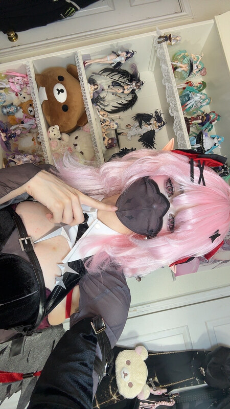 ashisbees nude photo 2