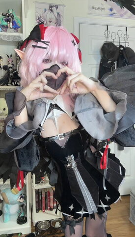 ashisbees nude photo 7