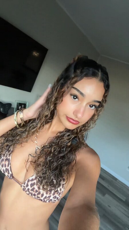 Ashlee Almonte nude photo 3