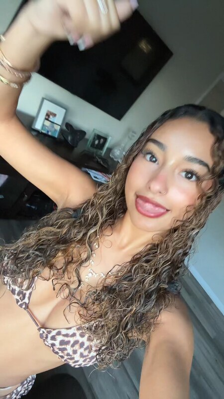 Ashlee Almonte nude photo 5